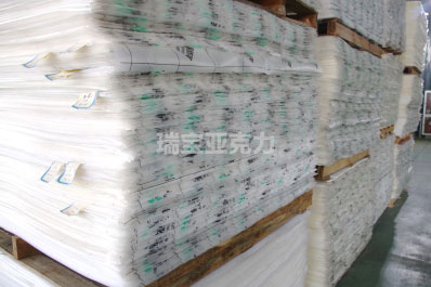 玻璃和亚克力板材的承重区别