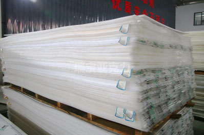 亚克力板材上的薄膜是什么材料做的