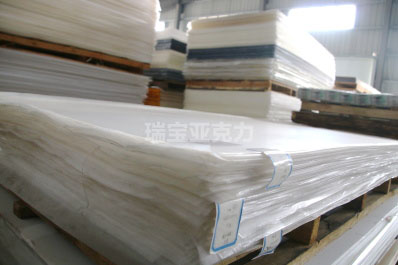 亚克力板和卡乐板哪个好