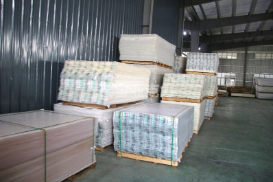 为什么封阳台大玻璃不用亚克力板材