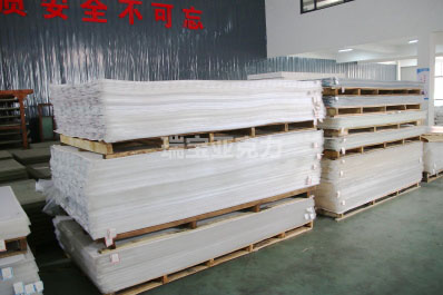 雨蓬用亚克力板材还是铝皮好